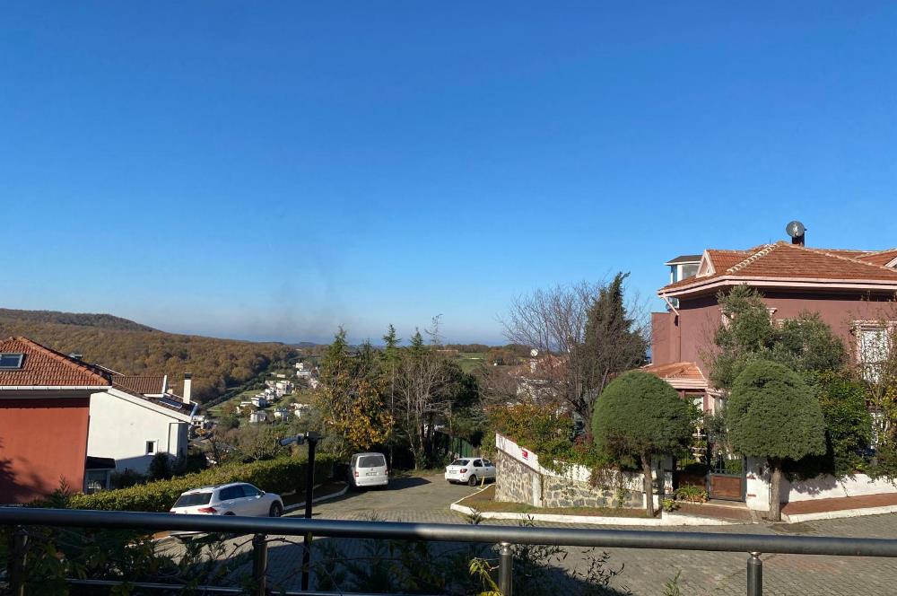 Uskumruköy'de Şerefiyesi Yüksek, Bahçeli Müstakil Villa