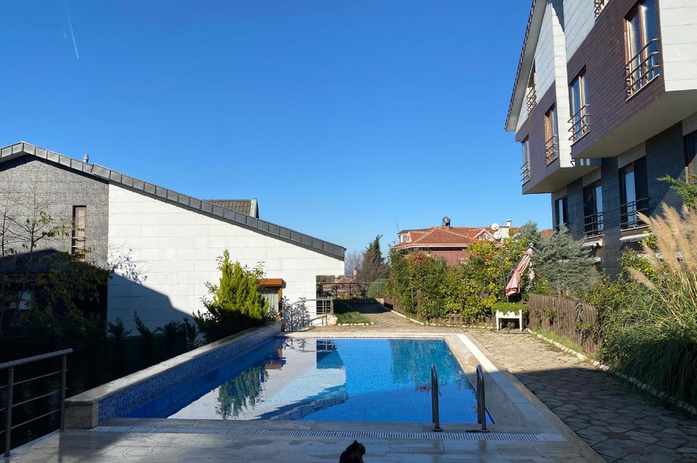 Uskumruköy'de Şerefiyesi Yüksek, Bahçeli Müstakil Villa