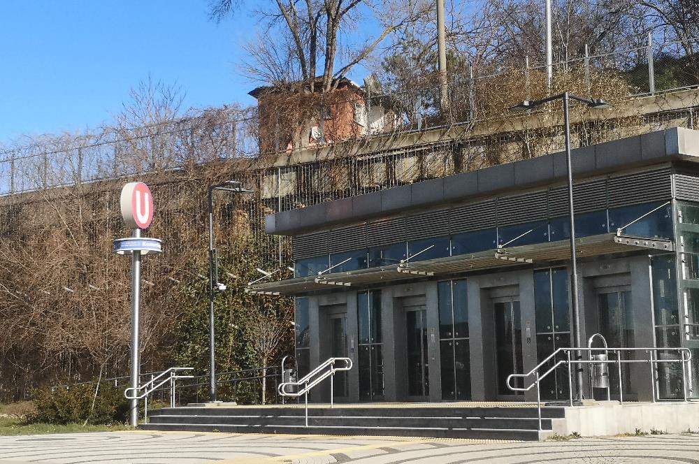 C21 GERÇEK'TEN KEMERBURGAZ MERKEZDE METROYA YAKIN KİRALIK DAİRE