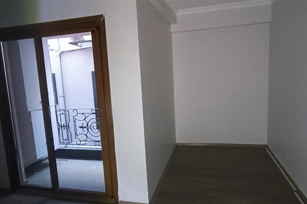 C21 GERÇEK'TEN KEMERBURGAZ MERKEZDE METROYA YAKIN KİRALIK DAİRE