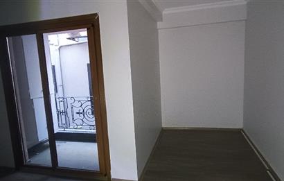 C21 GERÇEK'TEN KEMERBURGAZ MERKEZDE METROYA YAKIN KİRALIK DAİRE