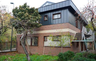 BEYLERBEYİ'NDE BOĞAZ MANZARALI ÖZEL BAHÇELİ TİCARİ MÜLK SATILIK