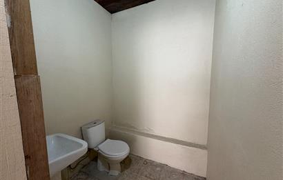 KARŞIYAKA FİKRİ ALTAY MAH'DE BAKIMLI KİRALIK DÜKKAN