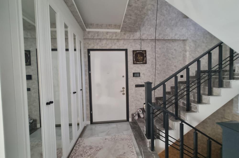 BAĞLICA'DA SİTE İÇİNDE GENİŞ BAHÇELİ SATILIK 3 KATLI 4+1 VİLLA