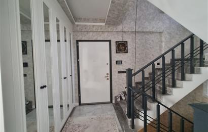 BAĞLICA'DA SİTE İÇİNDE GENİŞ BAHÇELİ SATILIK 3 KATLI 4+1 VİLLA