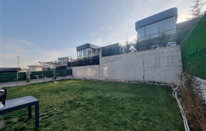 BAĞLICA'DA SİTE İÇİNDE GENİŞ BAHÇELİ SATILIK 3 KATLI 4+1 VİLLA