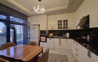 BAĞLICA'DA SİTE İÇİNDE GENİŞ BAHÇELİ SATILIK 3 KATLI 4+1 VİLLA