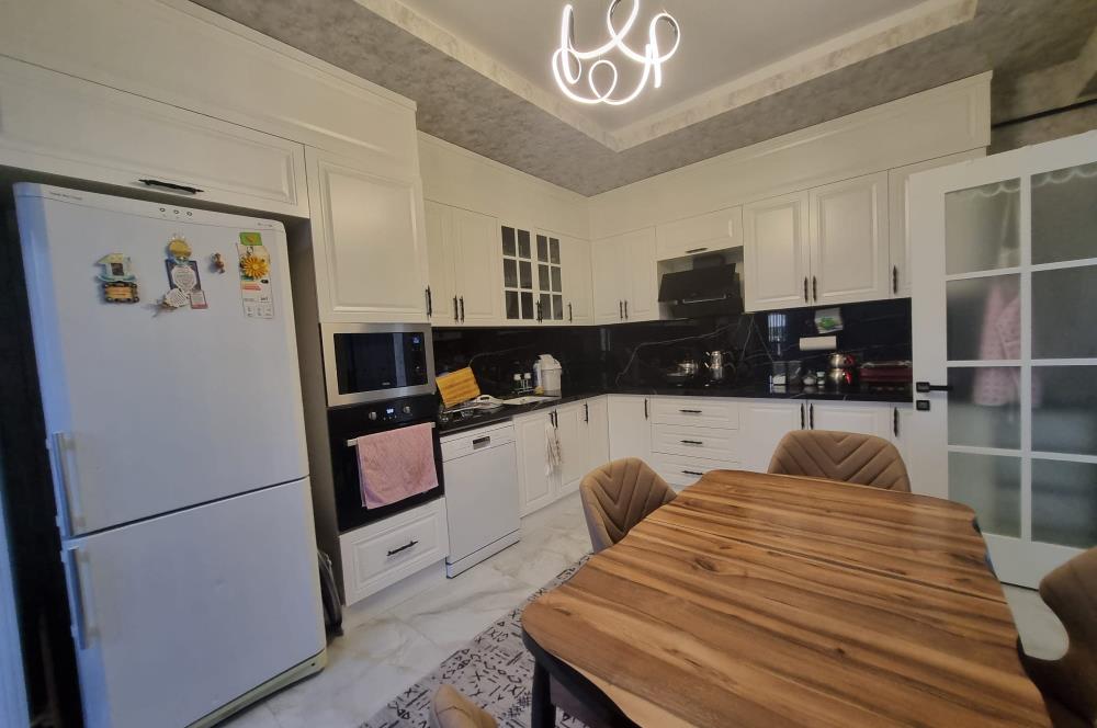 BAĞLICA'DA SİTE İÇİNDE GENİŞ BAHÇELİ SATILIK 3 KATLI 4+1 VİLLA