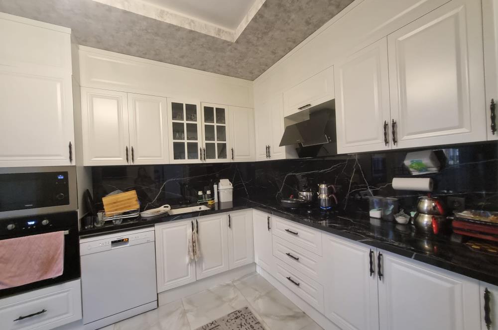 BAĞLICA'DA SİTE İÇİNDE GENİŞ BAHÇELİ SATILIK 3 KATLI 4+1 VİLLA