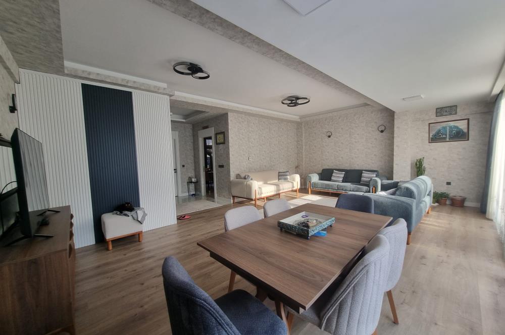 BAĞLICA'DA SİTE İÇİNDE GENİŞ BAHÇELİ SATILIK 3 KATLI 4+1 VİLLA