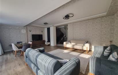 BAĞLICA'DA SİTE İÇİNDE GENİŞ BAHÇELİ SATILIK 3 KATLI 4+1 VİLLA