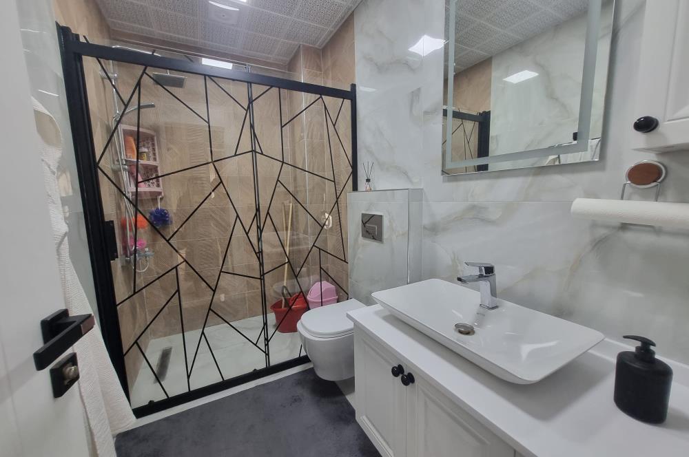 BAĞLICA'DA SİTE İÇİNDE GENİŞ BAHÇELİ SATILIK 3 KATLI 4+1 VİLLA