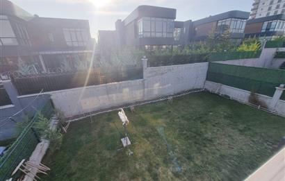 BAĞLICA'DA SİTE İÇİNDE GENİŞ BAHÇELİ SATILIK 3 KATLI 4+1 VİLLA