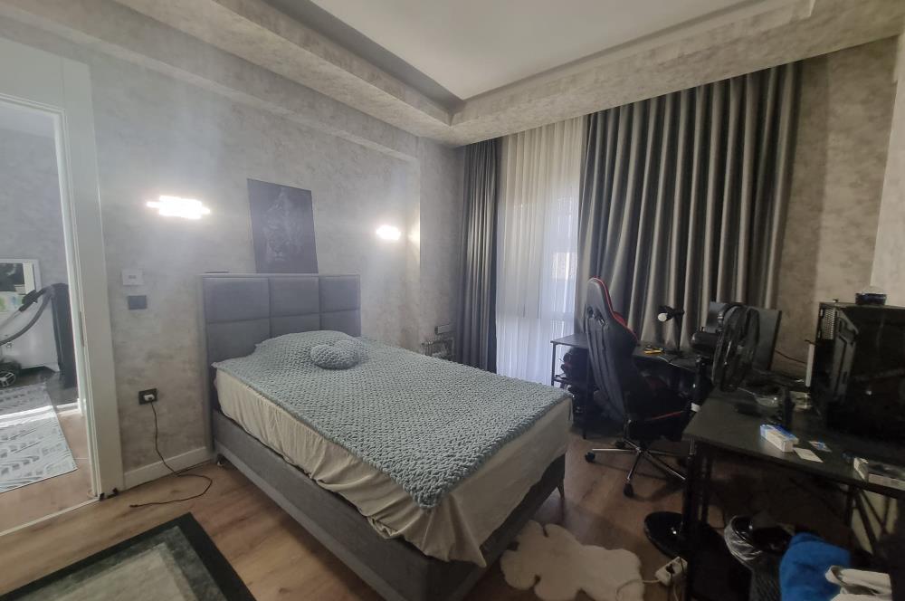 BAĞLICA'DA SİTE İÇİNDE GENİŞ BAHÇELİ SATILIK 3 KATLI 4+1 VİLLA