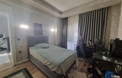 BAĞLICA'DA SİTE İÇİNDE GENİŞ BAHÇELİ SATILIK 3 KATLI 4+1 VİLLA