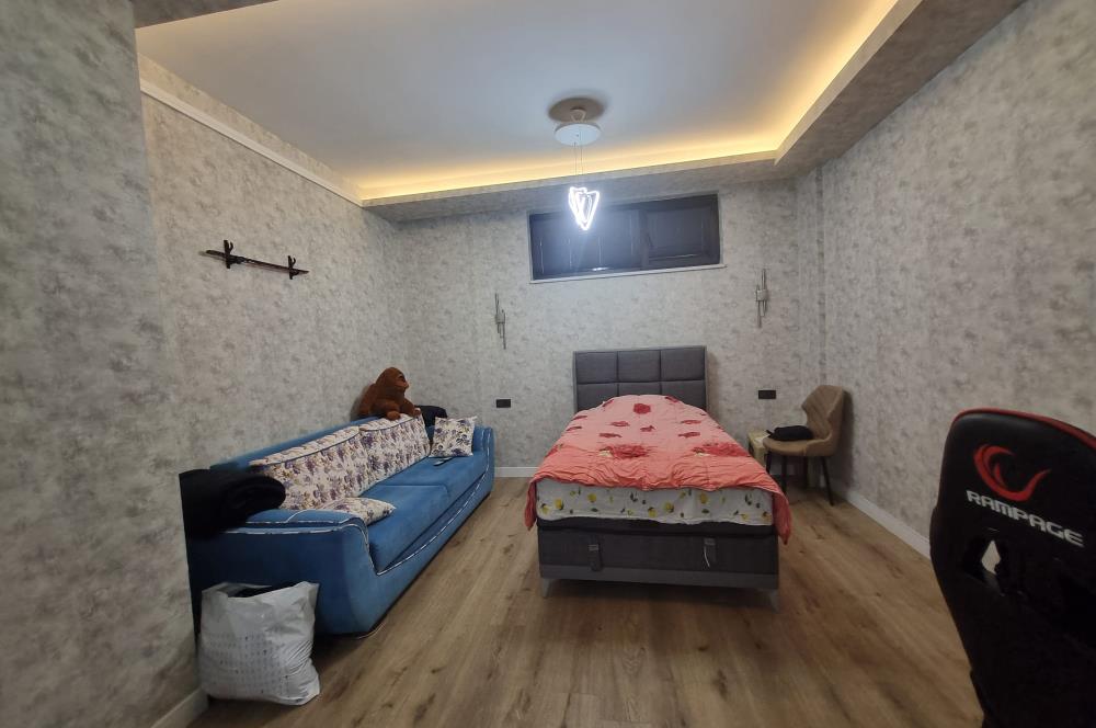 BAĞLICA'DA SİTE İÇİNDE GENİŞ BAHÇELİ SATILIK 3 KATLI 4+1 VİLLA