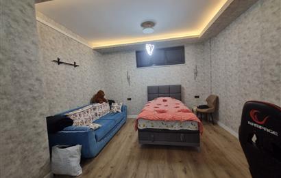 BAĞLICA'DA SİTE İÇİNDE GENİŞ BAHÇELİ SATILIK 3 KATLI 4+1 VİLLA