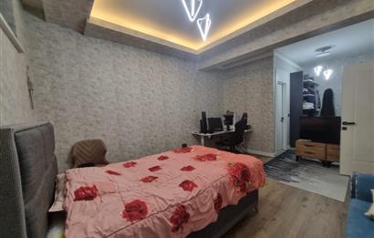 BAĞLICA'DA SİTE İÇİNDE GENİŞ BAHÇELİ SATILIK 3 KATLI 4+1 VİLLA