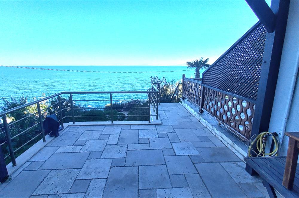 Yalıkavak Kızılburun’da özel plajı sitede satılık dubleks