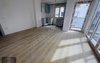 SUADİYEDE BAĞDAT CADDESİNE YAKIN AMERİKAN MUTFAKLI BALKONLU