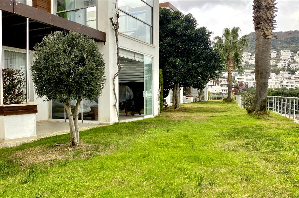 Gündoğan Olamare sitesinde deniz manzaralı bahçe katı daire