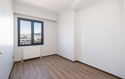 YALI MAHALLESİ'NDE 3+1 90m2 8.KAT OTOPARKLI LÜKS SIFIR DAİRE