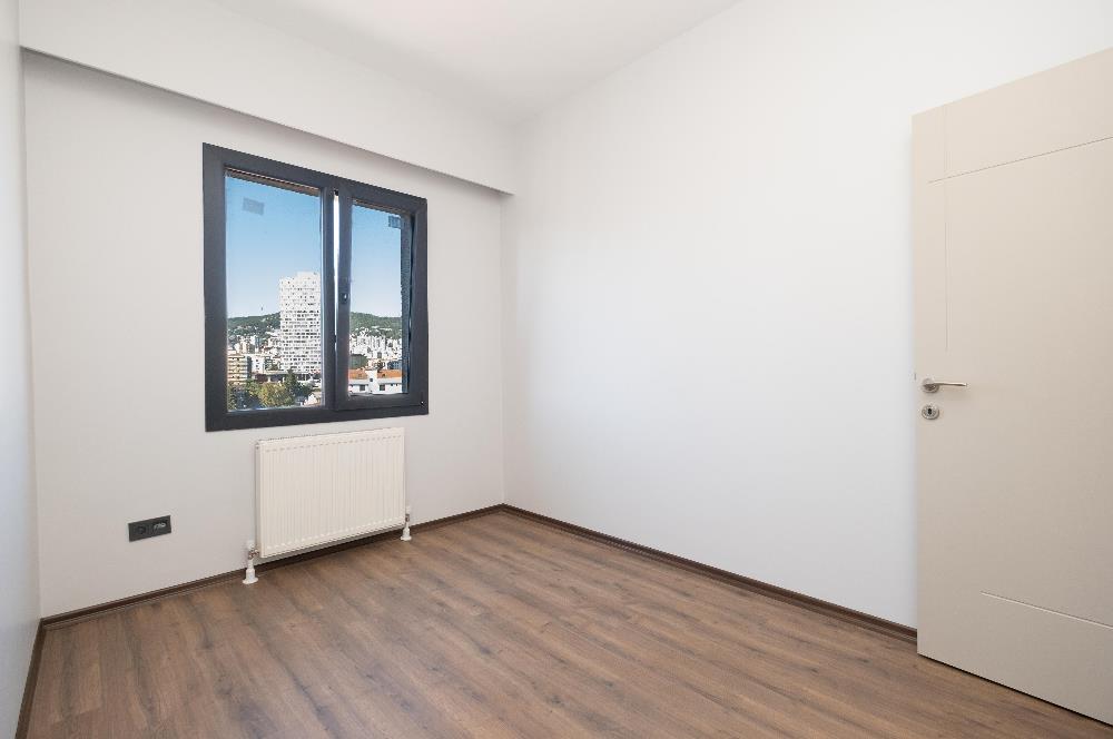 YALI MAHALLESİ'NDE 3+1 90m2 8.KAT OTOPARKLI LÜKS SIFIR DAİRE