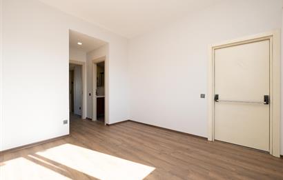YALI MAHALLESİ'NDE 3+1 90m2 8.KAT OTOPARKLI LÜKS SIFIR DAİRE