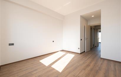 YALI MAHALLESİ'NDE 3+1 90m2 8.KAT OTOPARKLI LÜKS SIFIR DAİRE