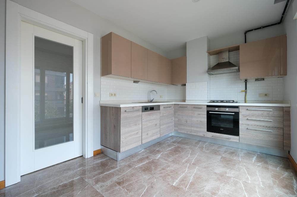 Feneryolu Fahrettin Kerim Gökay Caddesinde 115 m2 Net 3+1 Daire