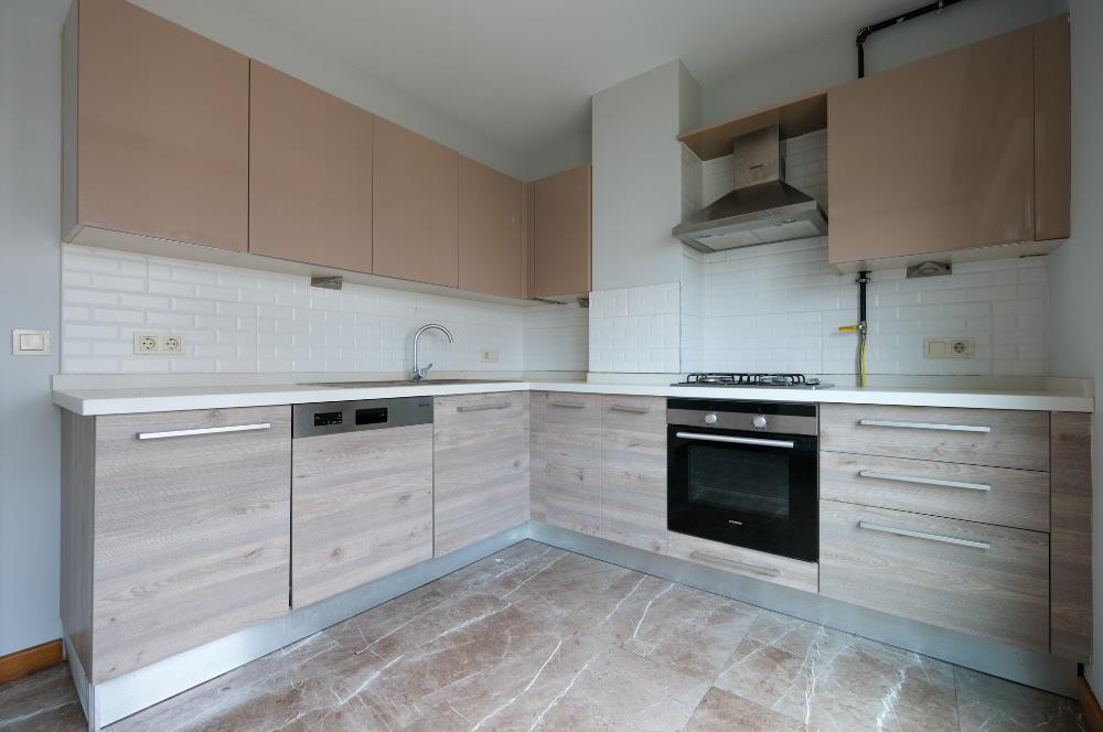 Feneryolu Fahrettin Kerim Gökay Caddesinde 115 m2 Net 3+1 Daire