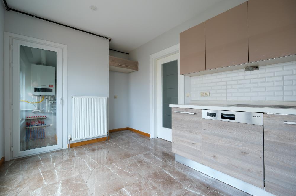 Feneryolu Fahrettin Kerim Gökay Caddesinde 115 m2 Net 3+1 Daire