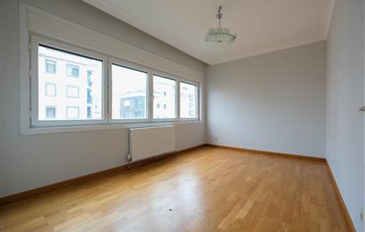 Feneryolu Fahrettin Kerim Gökay Caddesinde 115 m2 Net 3+1 Daire