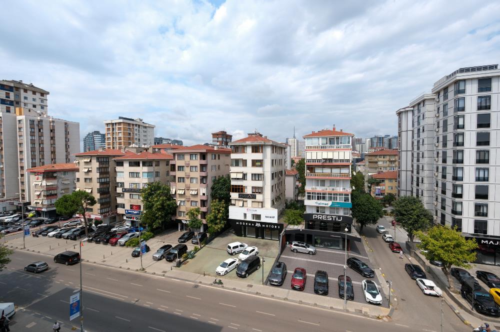 Feneryolu Fahrettin Kerim Gökay Caddesinde 115 m2 Net 3+1 Daire