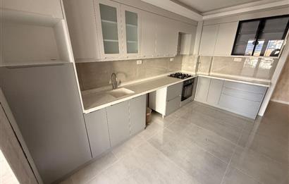 FUL YAPILI KALİTELİ MALZEME ARA KAT ASANSÖRLÜ LÜKS 3+1 BOŞ HEMEN