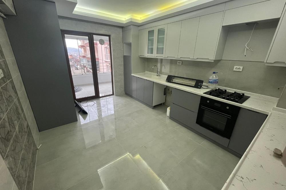 FUL YAPILI KALİTELİ MALZEME ARA KAT ASANSÖRLÜ LÜKS 3+1 BOŞ HEMEN