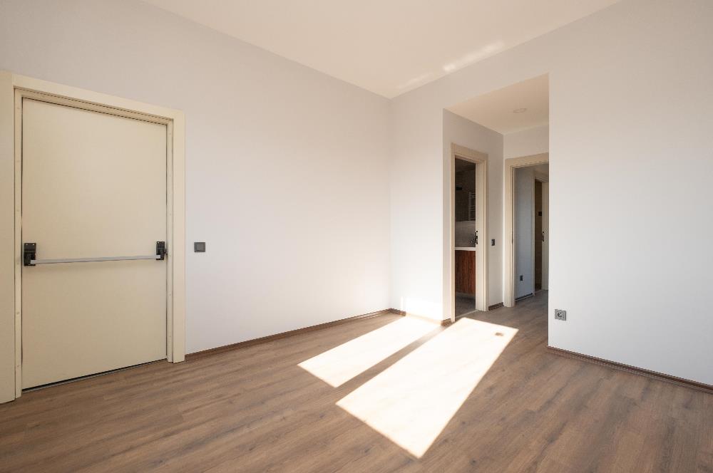 YALI MAHALLESİ'NDE 3+1 90m2 3.KAT OTOPARKLI LÜKS SIFIR DAİRE