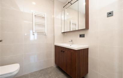 YALI MAHALLESİ'NDE 3+1 90m2 3.KAT OTOPARKLI LÜKS SIFIR DAİRE