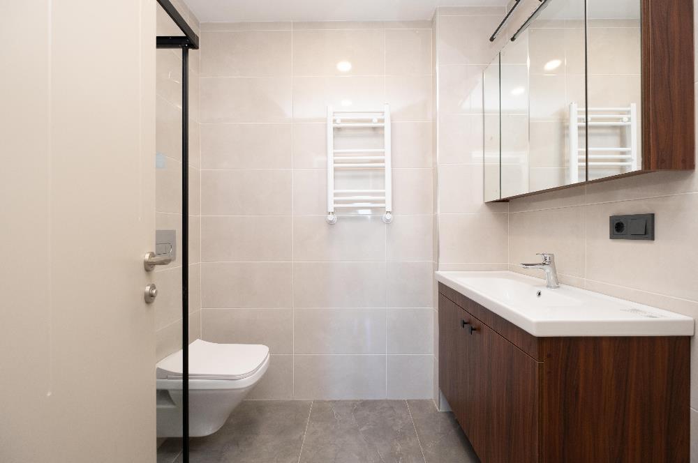 YALI MAHALLESİ'NDE 3+1 90m2 3.KAT OTOPARKLI LÜKS SIFIR DAİRE