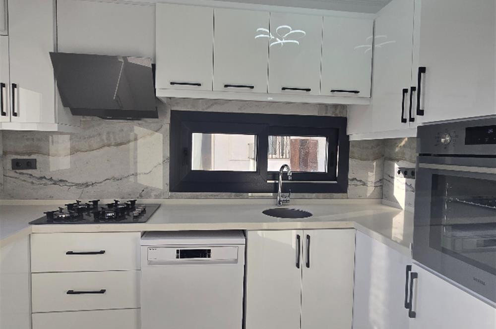BODRUM MERKEZ YENİ TADİLATLI SIFIR 2+1 EŞYALI KİRALIK DAİRE