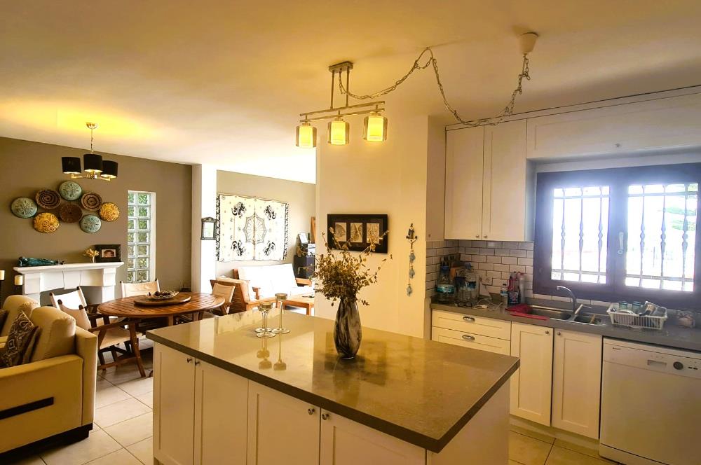 BODRUM MERKEZDE KALE MANZARALI EŞYALI EŞYASIZ 6+1 KİRALIK VİLLA