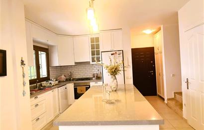 BODRUM MERKEZDE KALE MANZARALI EŞYALI EŞYASIZ 6+1 KİRALIK VİLLA