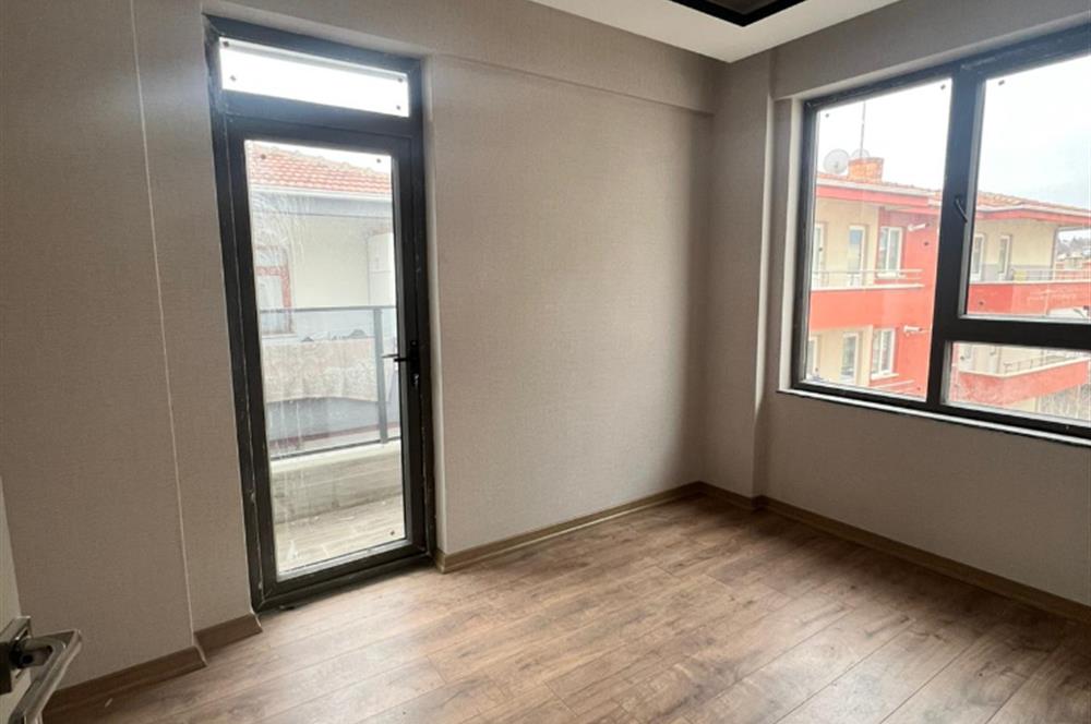 BAHÇELİEVLER'DE GÖL MANZARALI SIFIR 2+1 SATILIK DAİRE