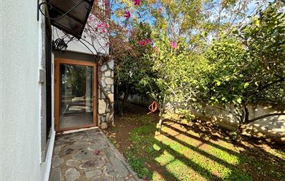 BODRUM KADIKALESİNDE DENİZE YÜRÜME MESAFESİNDE MEYVE AĞAÇLARI İÇERİSİNDE  MÜSTAKİL VİLLA