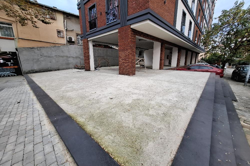 Küçükbakkalköy'de Kurumsala Kiralık Dükkan