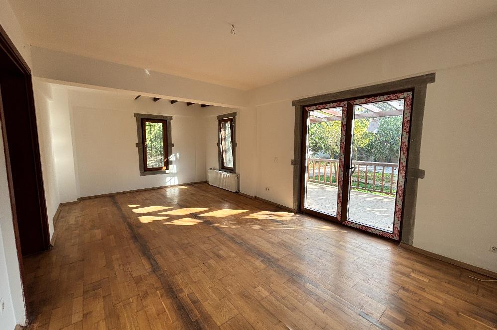 BODRUM KADIKALESİNDE DENİZE YÜRÜME MESAFESİNDE MEYVE AĞAÇLARI İÇERİSİNDE  MÜSTAKİL VİLLA