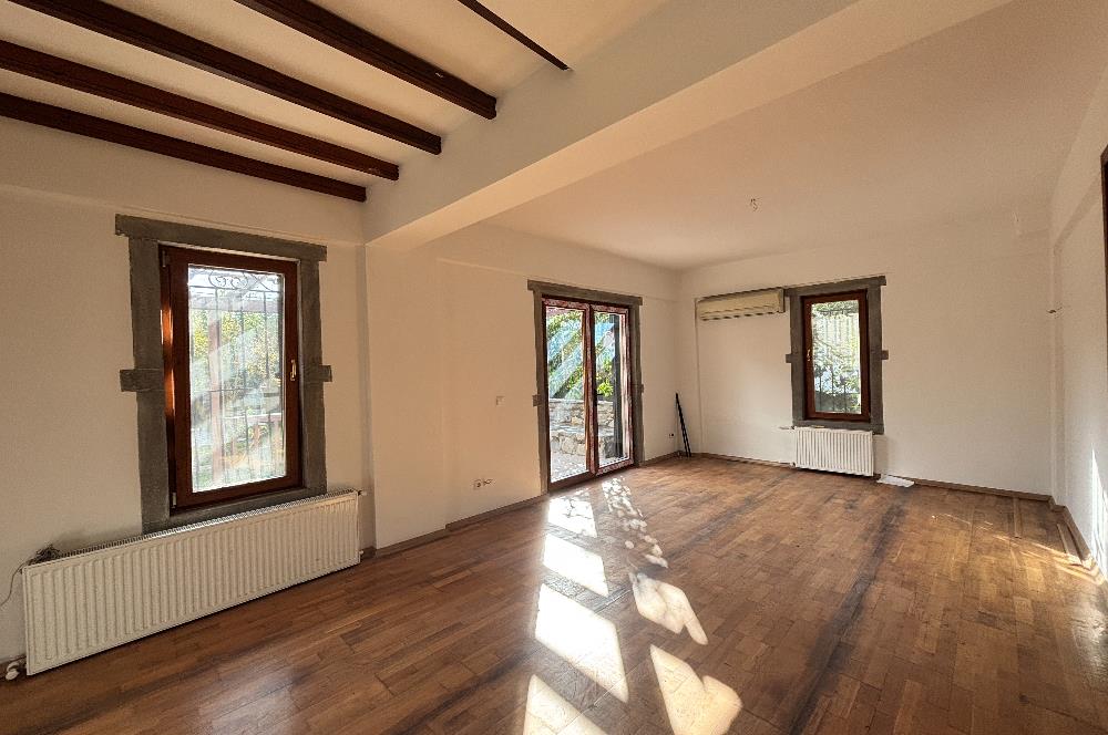 BODRUM KADIKALESİNDE DENİZE YÜRÜME MESAFESİNDE MEYVE AĞAÇLARI İÇERİSİNDE  MÜSTAKİL VİLLA