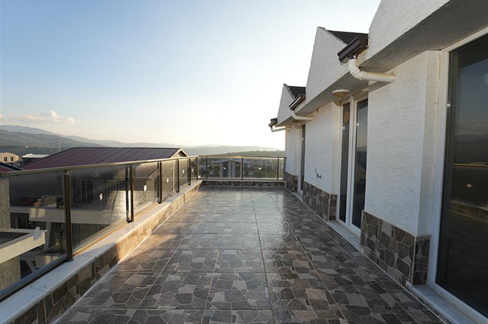 C21 Cius; Müstakil Girişli 4+1 Havuzlu 190 M2 Çatı Dubleksi