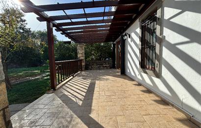 BODRUM KADIKALESİNDE DENİZE YÜRÜME MESAFESİNDE MEYVE AĞAÇLARI İÇERİSİNDE  MÜSTAKİL VİLLA