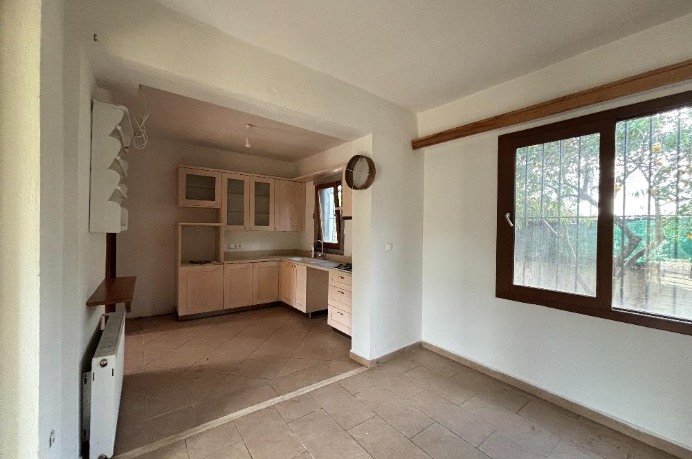 BODRUM KADIKALESİNDE DENİZE YÜRÜME MESAFESİNDE MEYVE AĞAÇLARI İÇERİSİNDE  MÜSTAKİL VİLLA